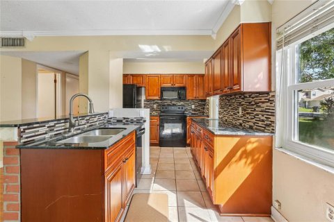 Touwnhouse à vendre à Tampa, Floride: 3 chambres, 133.78 m2 № 2420624 - photo 10