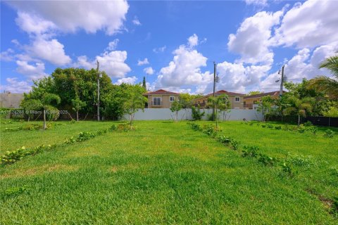 Townhouse in Florida City, Florida 4 bedrooms, 191.56 sq.m. № 1699111 - photo 25