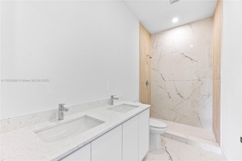 Townhouse in Florida City, Florida 4 bedrooms, 191.56 sq.m. № 1699111 - photo 23