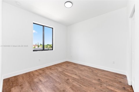 Townhouse in Florida City, Florida 4 bedrooms, 191.56 sq.m. № 1699111 - photo 19