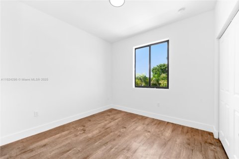 Townhouse in Florida City, Florida 4 bedrooms, 191.56 sq.m. № 1699111 - photo 18