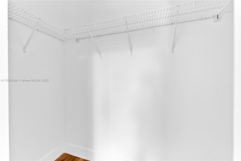 Townhouse in Florida City, Florida 4 bedrooms, 191.56 sq.m. № 1699111 - photo 20