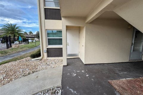 Copropriété à vendre à New Port Richey, Floride: 2 chambres, 102.56 m2 № 1902037 - photo 1