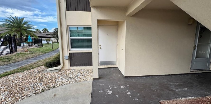 Condominio en New Port Richey, Florida, 2 dormitorios № 1902037