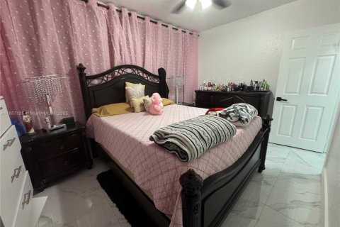 House in Miami, Florida 2 bedrooms, 71.35 sq.m. № 1746228 - photo 18