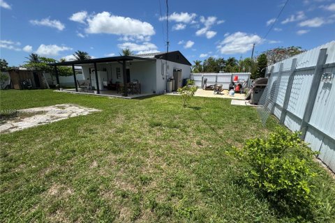 House in Miami, Florida 2 bedrooms, 71.35 sq.m. № 1746228 - photo 23