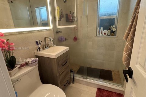 House in Miami, Florida 2 bedrooms, 71.35 sq.m. № 1746228 - photo 16