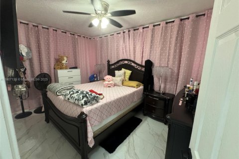 House in Miami, Florida 2 bedrooms, 71.35 sq.m. № 1746228 - photo 17