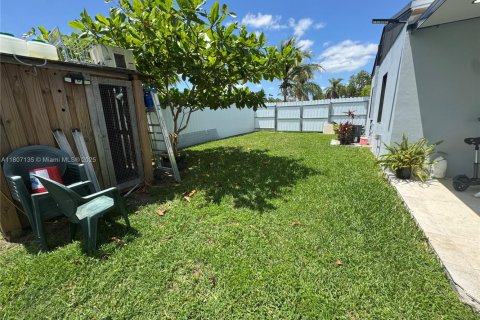 House in Miami, Florida 2 bedrooms, 71.35 sq.m. № 1746228 - photo 25