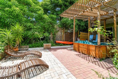 Propiedad comercial en venta en Tampa, Florida, 396.14 m2 № 2102950 - foto 15