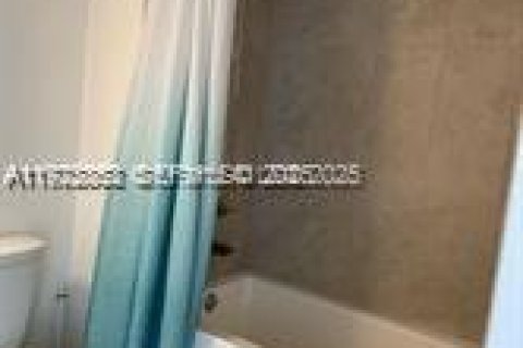 Condo in Doral, Florida № 1976550 - photo 8