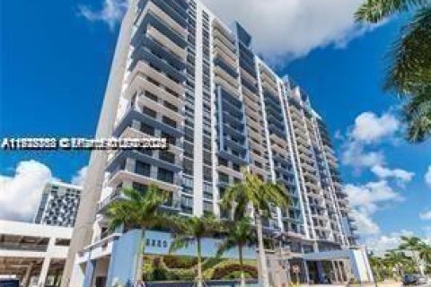 Condo in Doral, Florida № 1976550 - photo 1