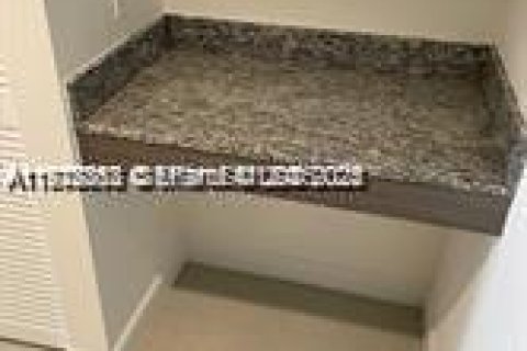 Condo in Doral, Florida № 1976550 - photo 12