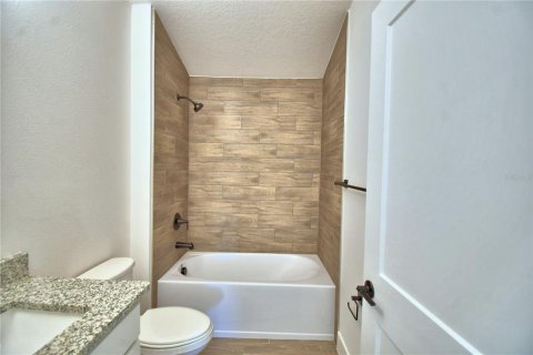 House in Auburndale, Florida 4 bedrooms, 169.08 sq.m. № 2102180 - photo 28