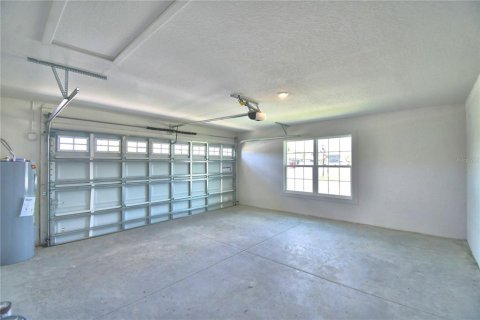 House in Auburndale, Florida 4 bedrooms, 169.08 sq.m. № 2102180 - photo 12