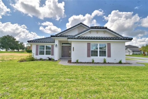 House in Auburndale, Florida 4 bedrooms, 169.08 sq.m. № 2102180