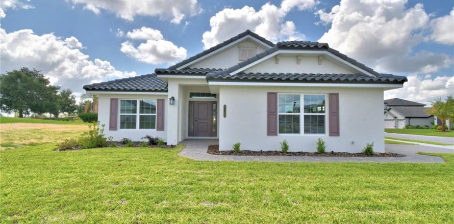 House in Auburndale, Florida 4 bedrooms, 169.08 sq.m. № 2102180