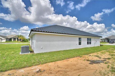 House in Auburndale, Florida 4 bedrooms, 169.08 sq.m. № 2102180 - photo 8