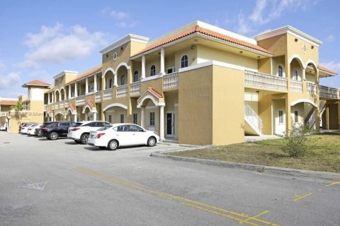 Propiedad comercial en venta en Miami, Florida № 1875475 - foto 1