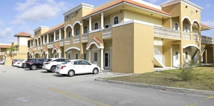 Propiedad comercial en Miami, Florida № 1875475