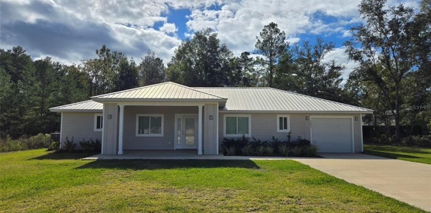 House in Hawthorne, Florida 3 bedrooms, 157.93 sq.m. № 2106095