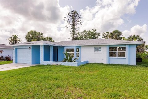 House in Rotonda, Florida 3 bedrooms, 143.26 sq.m. № 1776626 - photo 1