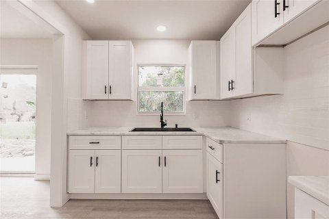 House in Rotonda, Florida 3 bedrooms, 143.26 sq.m. № 1776626 - photo 13