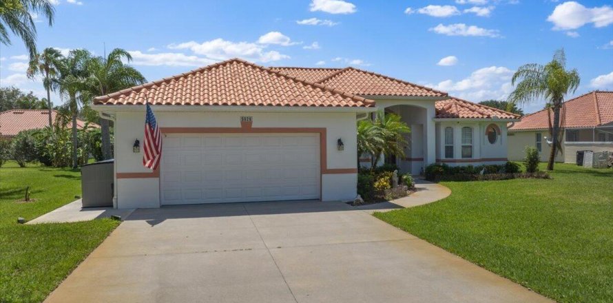 House in Vero Beach, Florida 3 bedrooms, 176.24 sq.m. № 2083430