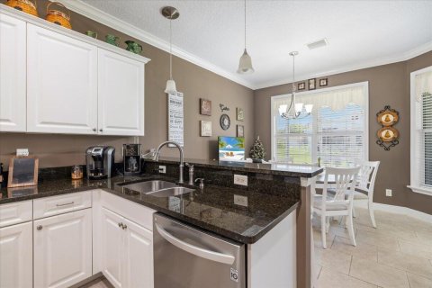 House in Vero Beach, Florida 3 bedrooms, 176.24 sq.m. № 2083430 - photo 14