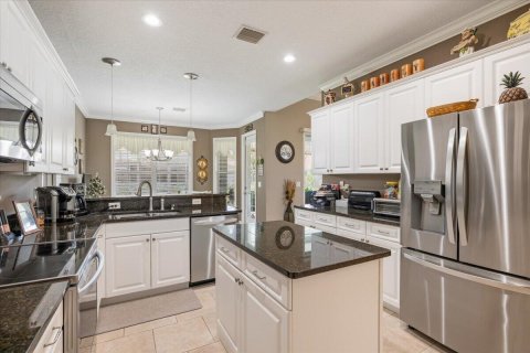 House in Vero Beach, Florida 3 bedrooms, 176.24 sq.m. № 2083430 - photo 11