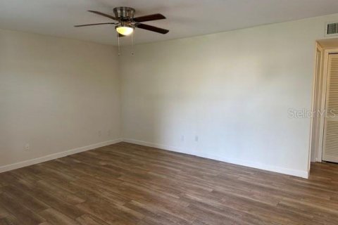 Immobilier commercial à vendre à Saint Petersburg, Floride: 5 chambres, 259.48 m2 № 2424423 - photo 18