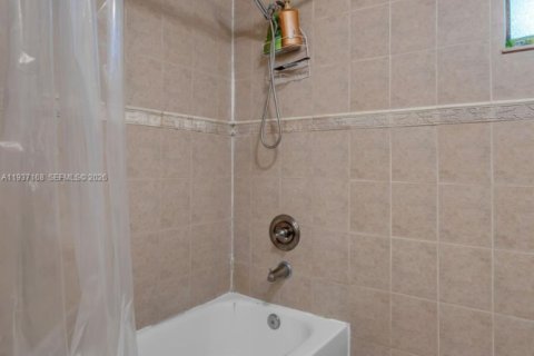 Copropriété à louer à Miami, Floride: 2 chambres, 119.57 m2 № 1995058 - photo 18