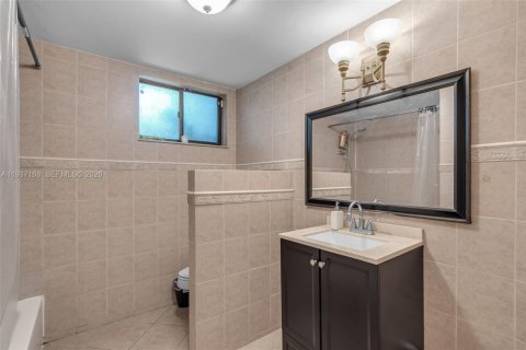 Copropriété à louer à Miami, Floride: 2 chambres, 119.57 m2 № 1995058 - photo 17