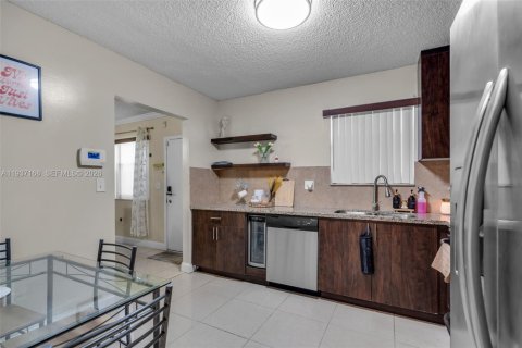 Copropriété à louer à Miami, Floride: 2 chambres, 119.57 m2 № 1995058 - photo 6