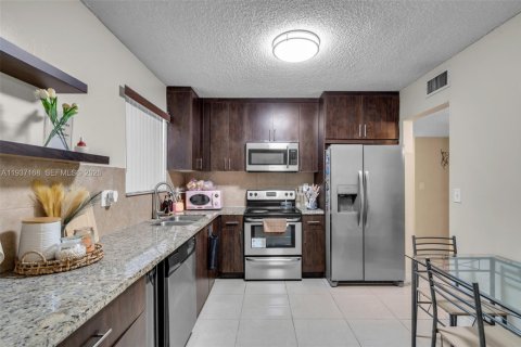 Copropriété à louer à Miami, Floride: 2 chambres, 119.57 m2 № 1995058 - photo 5