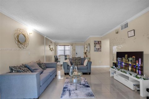 Copropriété à louer à Miami, Floride: 2 chambres, 119.57 m2 № 1995058 - photo 9