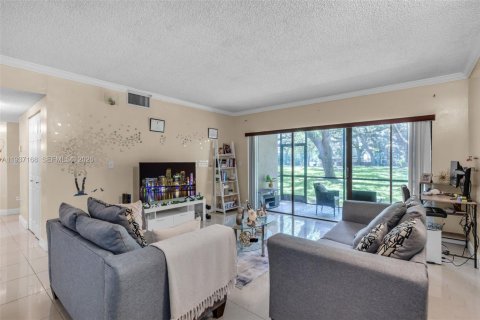 Copropriété à louer à Miami, Floride: 2 chambres, 119.57 m2 № 1995058 - photo 10