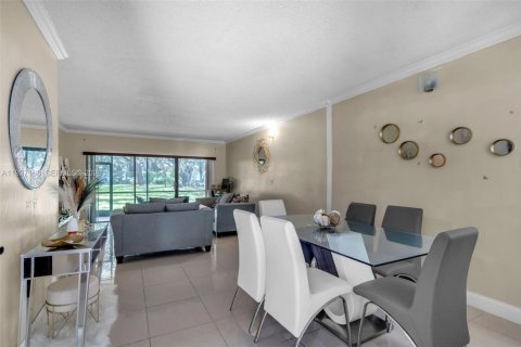 Copropriété à louer à Miami, Floride: 2 chambres, 119.57 m2 № 1995058 - photo 4