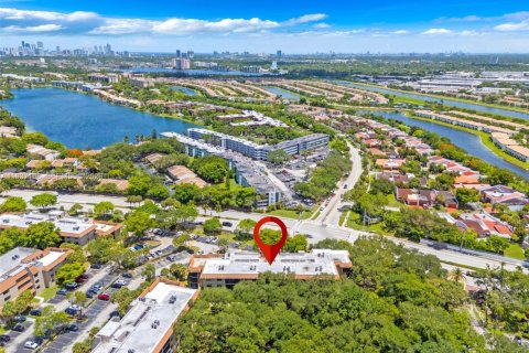 Copropriété à louer à Miami, Floride: 2 chambres, 119.57 m2 № 1995058 - photo 25