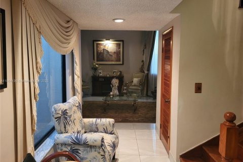 Купить виллу или дом в Майами, Флорида 4 спальни, № 1957972 - фото 8