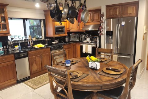 Купить виллу или дом в Майами, Флорида 4 спальни, № 1957972 - фото 3