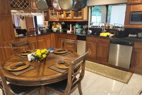 Купить виллу или дом в Майами, Флорида 4 спальни, № 1957972 - фото 12