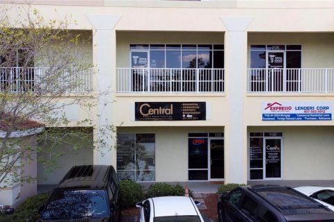 Propiedad comercial en alquiler en Orlando, Florida № 1629855 - foto 1