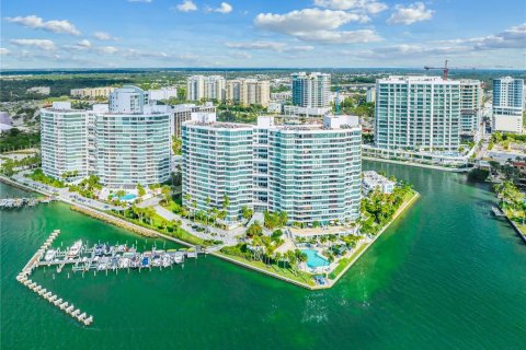 Condominio en alquiler en Sarasota, Florida, 3 dormitorios, 215.07 m2 № 1602585 - foto 1