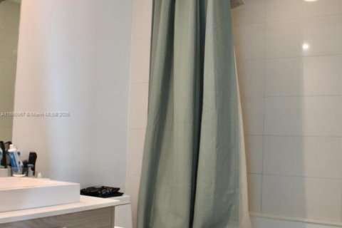 Снять в аренду кондоминиум в Майами, Флорида 1 спальня, 60.29м2, № 1922368 - фото 18