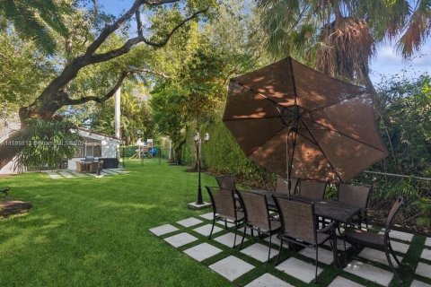 House in Coral Gables, Florida 6 bedrooms, 433.76 sq.m. № 1694350 - photo 19