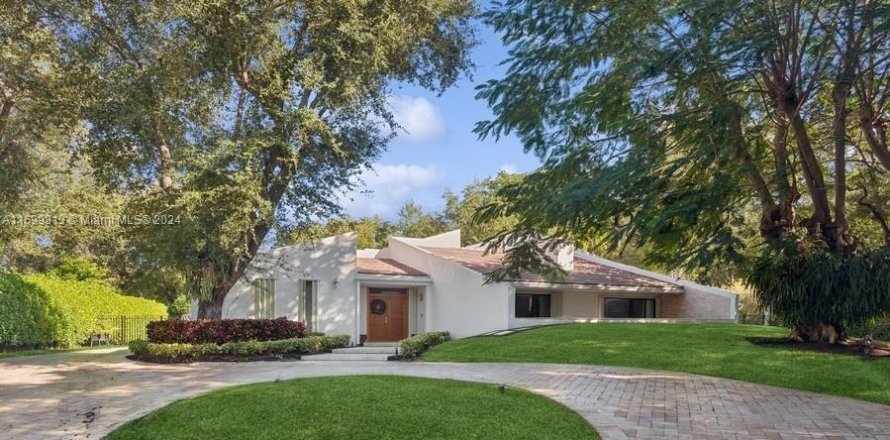 House in Coral Gables, Florida 6 bedrooms, 433.76 sq.m. № 1694350