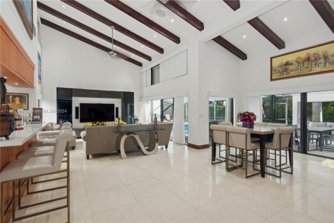 House in Coral Gables, Florida 6 bedrooms, 433.76 sq.m. № 1694350 - photo 6