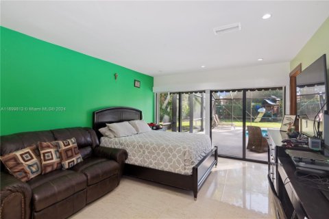House in Coral Gables, Florida 6 bedrooms, 433.76 sq.m. № 1694350 - photo 10