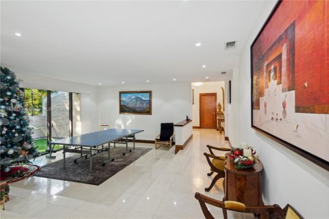 House in Coral Gables, Florida 6 bedrooms, 433.76 sq.m. № 1694350 - photo 3